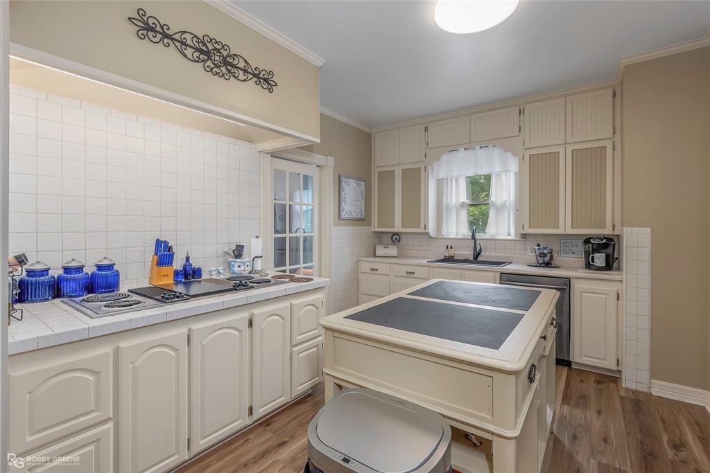 Shreveport, Louisiana 71105, United States, 4 Bedrooms Bedrooms, ,3 BathroomsBathrooms,Residential,Contingent,118223