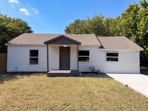 Photo of 1418 Moss Street, Gainesville, TX 76240 (MLS # 21375489)