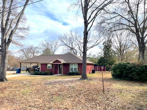 106 Walnut Street Chandler TX 75758