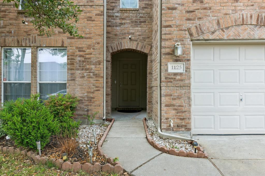 1125 Acacia Drive