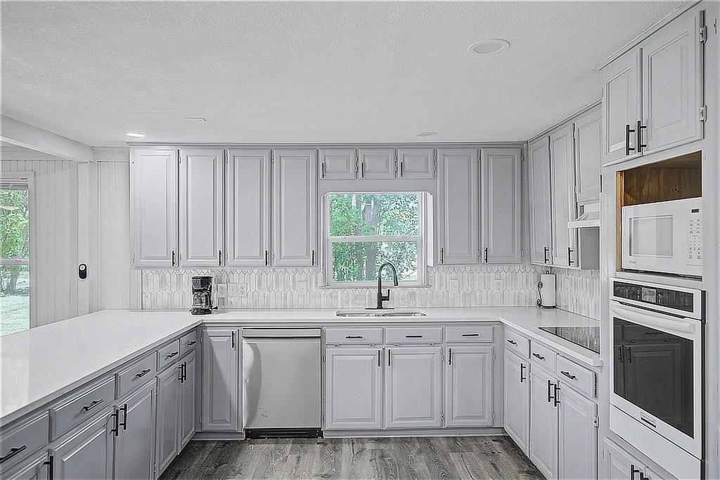 Whispering Oaks - Residential