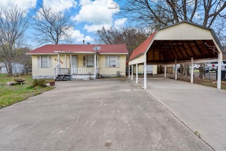 FIXER-UPPER OPPORTUNITY JUST MINUTES FROM DOWNTOWN! SOLD AS IS.
Bring your vision and creativity to this hidden gem located just a few minutes from downtown, where shopping, dining and entertainment awaits. The cozy fixer-upper is located in Paris ISD district, with 2 bedroom, 1 bath  on over an half acre lot, this home if full of potential and offers the perfect opportunity for those looking to invest or create their dream space !