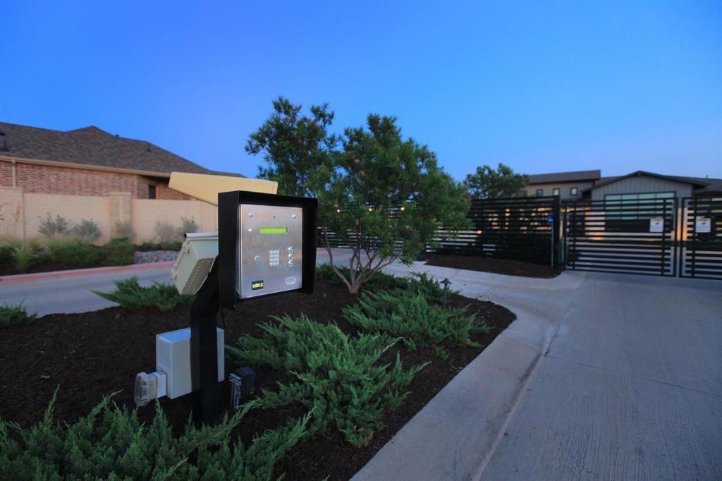1601 Vista Azul Lane