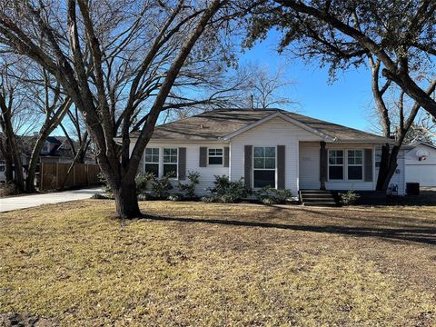 305 W Trinity Street Forney TX 75126