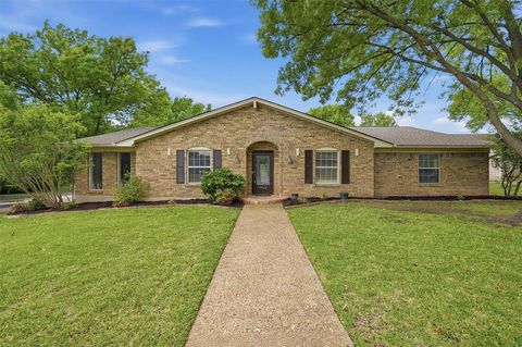 Photo of 2502 Turtle Creek Drive, Sherman, TX 75092 (MLS # 21239065)
