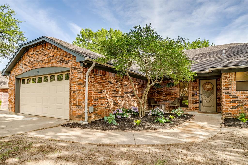 6824 Ridgewood Drive
