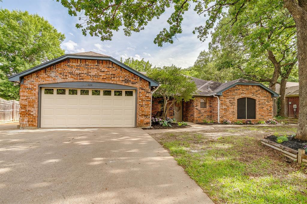 6824 Ridgewood Drive