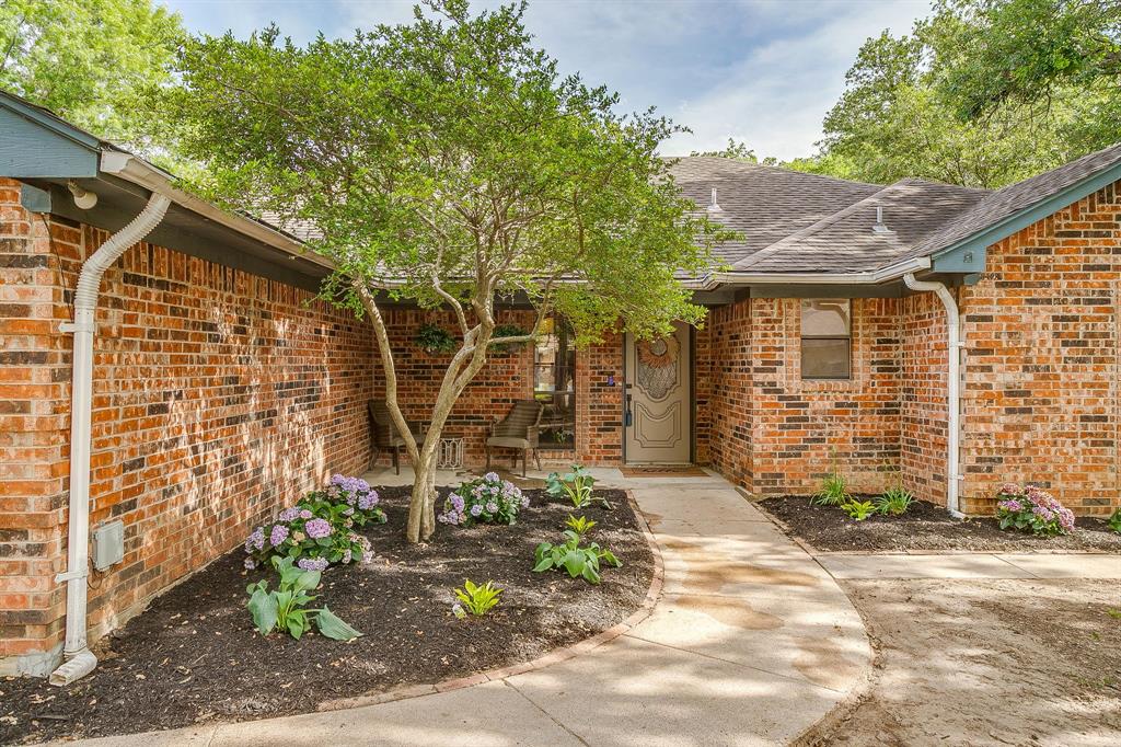 6824 Ridgewood Drive