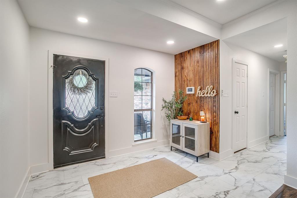 6824 Ridgewood Drive