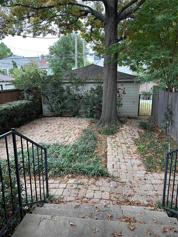 3129 Mockingbird Lane