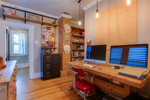 Tiny photo for 105 S Winnetka Avenue, Dallas, TX 75208 (MLS # 21392762)