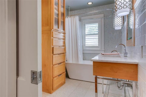 Tiny photo for 105 S Winnetka Avenue, Dallas, TX 75208 (MLS # 21392762)