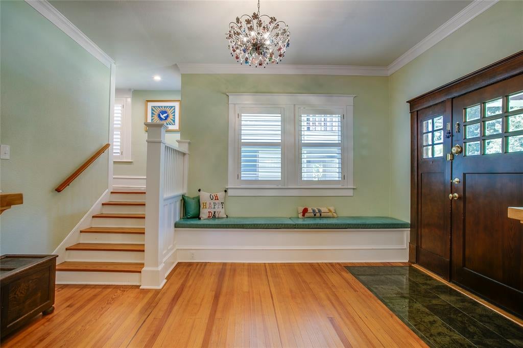 105 S Winnetka Avenue