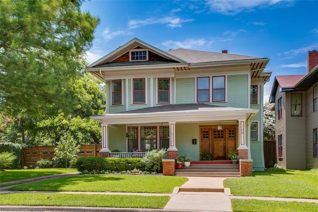 105 S Winnetka Avenue