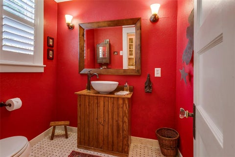 Tiny photo for 105 S Winnetka Avenue, Dallas, TX 75208 (MLS # 21392762)