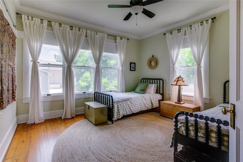 Tiny photo for 105 S Winnetka Avenue, Dallas, TX 75208 (MLS # 21392762)