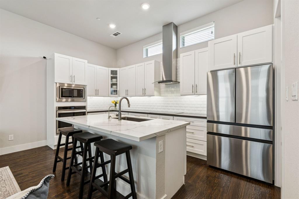 4230 Roseland Avenue 102