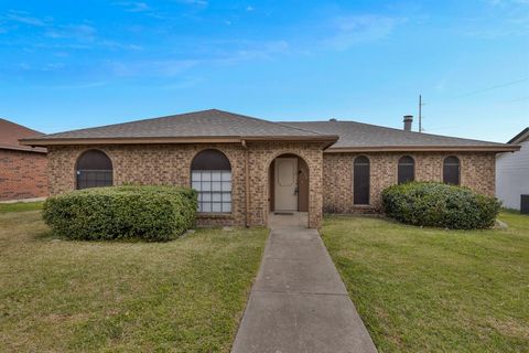 Photo of 4534 Preston Trail Drive, Mesquite, TX 75150 (MLS # 21203051)