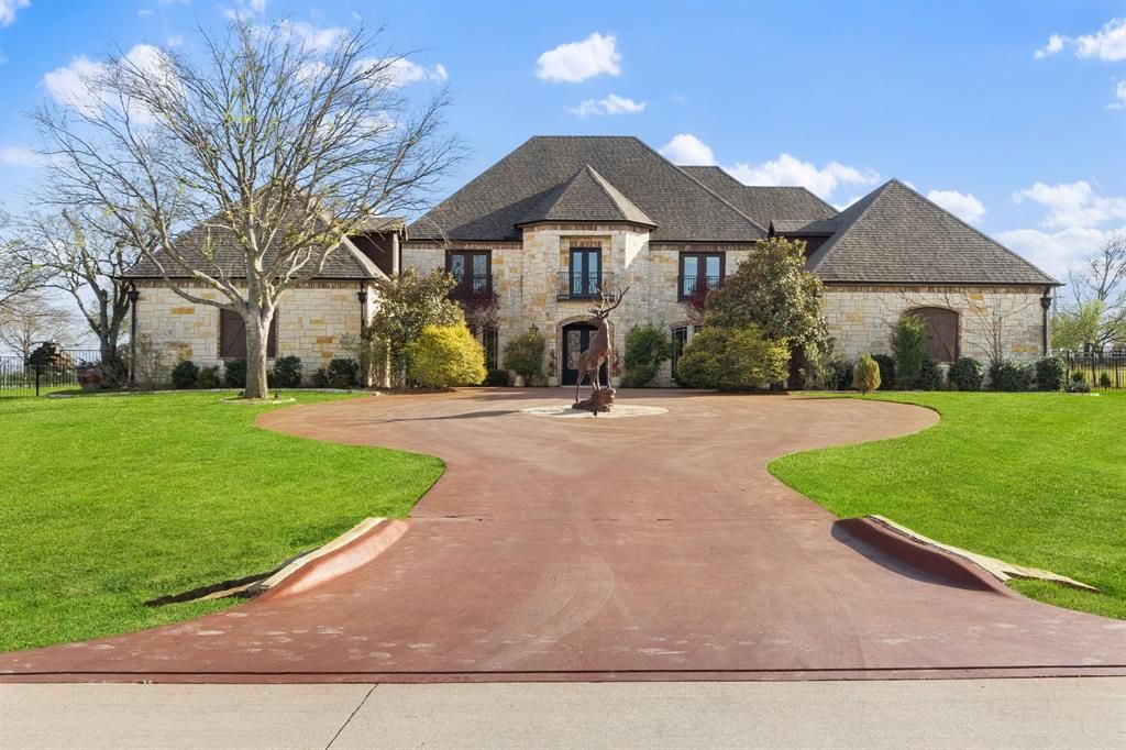 Photo of 332 Sedona Falls Drive, Sunnyvale, TX 75182 (MLS # 21218604)