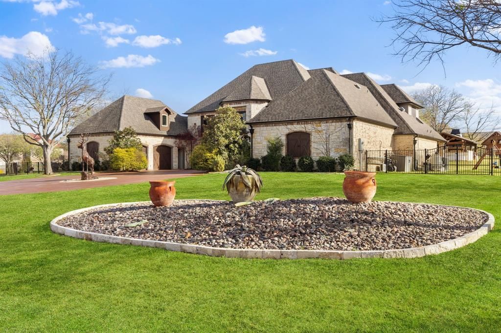 Photo of 332 Sedona Falls Drive, Sunnyvale, TX 75182 (MLS # 21218604)