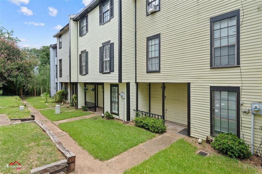 This update townhouse boasts 3 bedrooms and 2 baths.  The entire property was remodeled with new paint, flooring, carpet,  lighting and so much more you just have to see!  Perfect for the medical student or family looking for all the space you need and all the conveniences of townhome living.  The living room is extra spacious with all the room for the family and the security of a two car garage attached.  The bedrooms are what your have been looking for with the space, closets and bath to start each day off right.  The kitchen the place for gathering and meals to make memories.   Located close to LSU, LSUS Oschner and BAFB, or I-20 for easy commute to Texas, Downtown Shreveport or any where east 
Rare to find a townhome with NO HOA and great location for all. Bring us your offer!