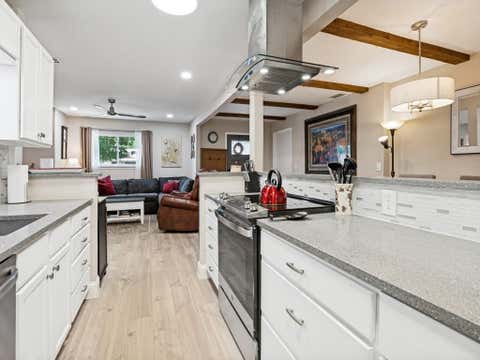Photo of 875 Lovers Lane, Grapevine, TX 76051 (MLS # 21365446)