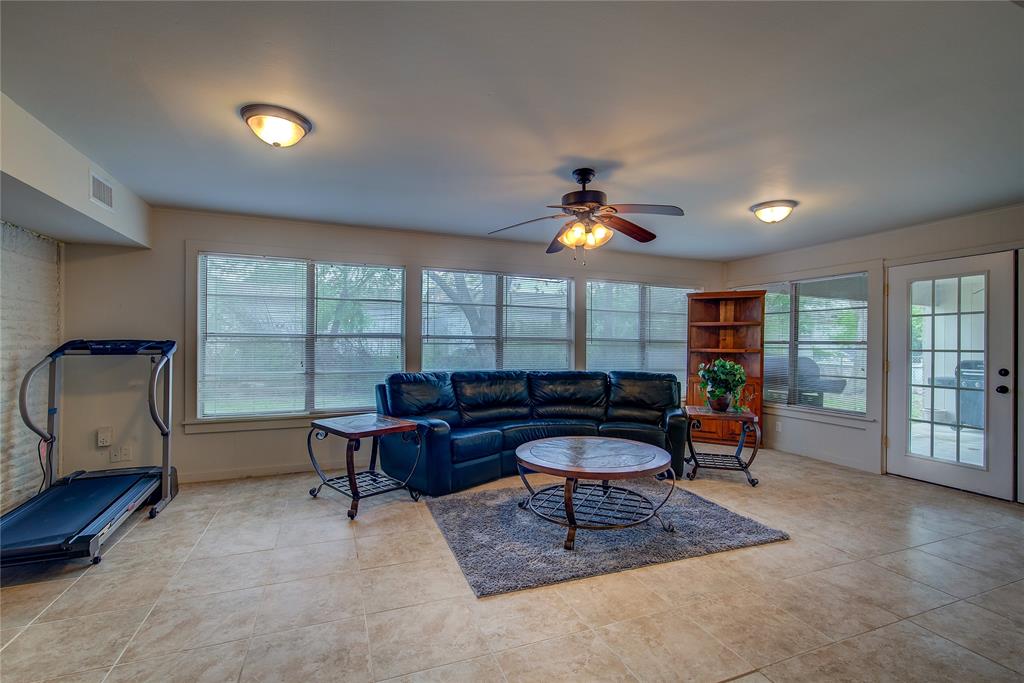 Lee Hi - Residential