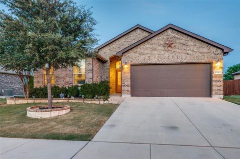 1133 Belsay Saginaw TX 76131