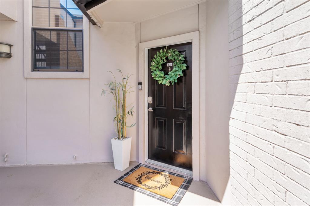 3901 Travis Street 121