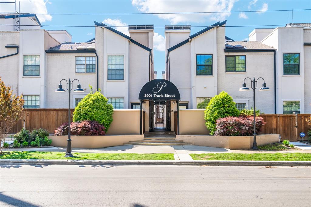 3901 Travis Street 121