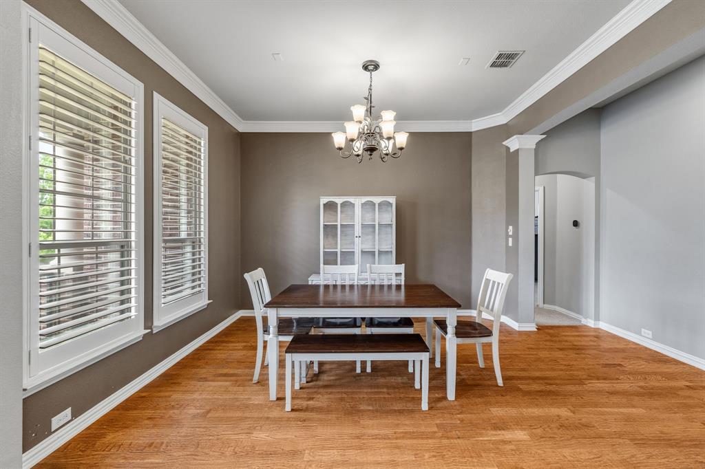 1229 Queen Peggy Lane