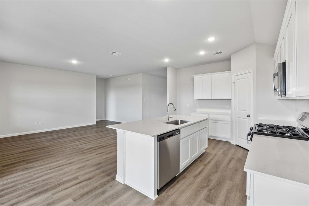 1127 Angus Lane