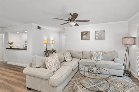 Tiny photo for 5200 Martel Avenue #6D, Dallas, TX 75206 (MLS # 21175055)