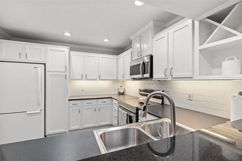 Tiny photo for 5200 Martel Avenue #6D, Dallas, TX 75206 (MLS # 21175055)