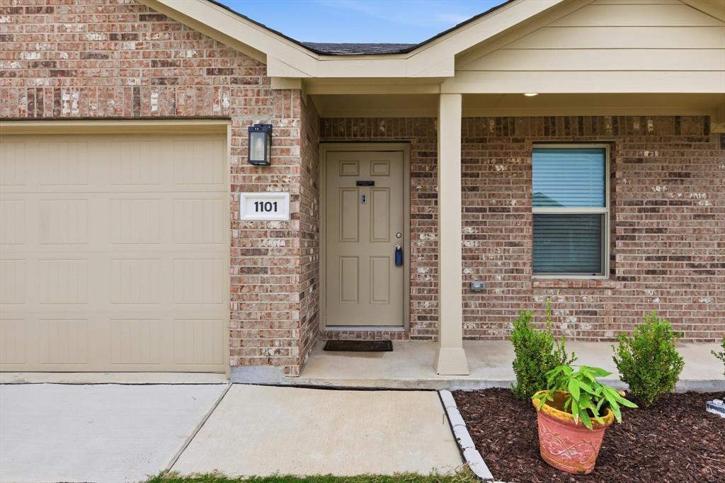 1101 Green Oaks Drive