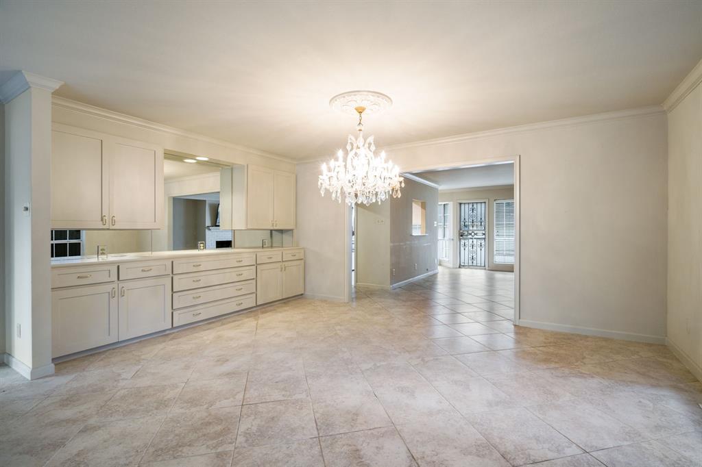 6111 Bordeaux Avenue