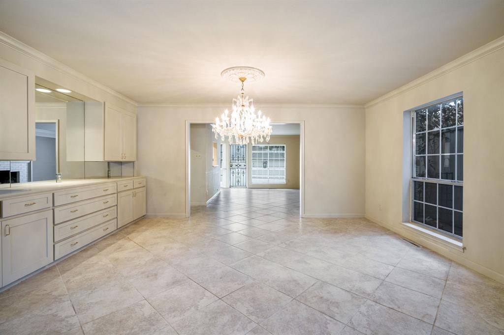 6111 Bordeaux Avenue