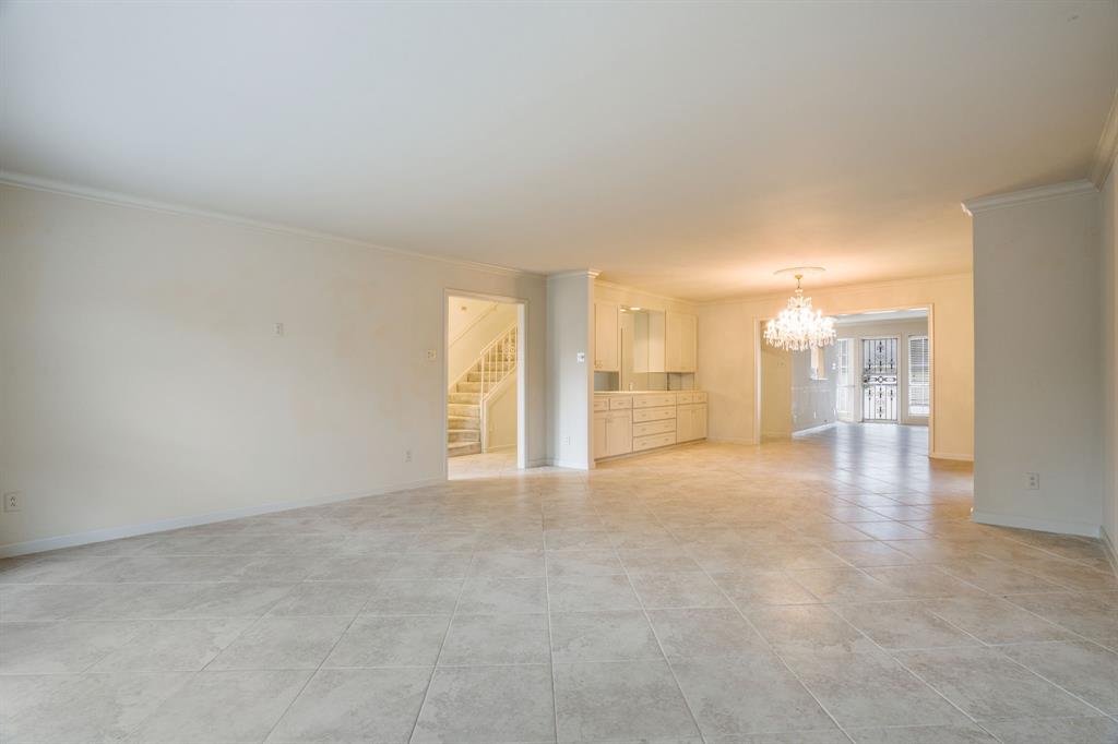 6111 Bordeaux Avenue