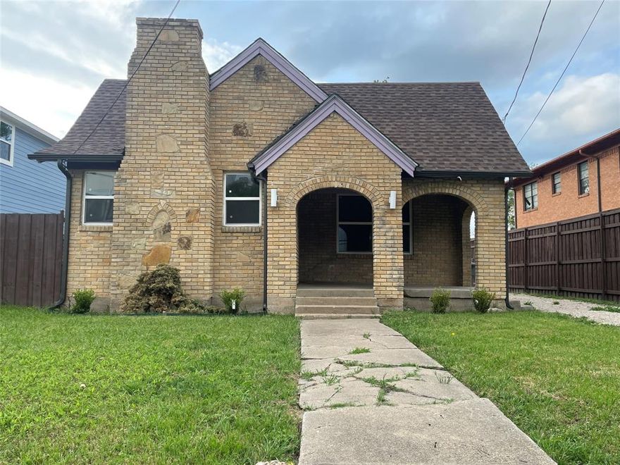 This cozy home boasts 2 beds and 2 baths with a completely new kitchen and updated bathrooms. This older home has an exciting history, and sits in a great area! Kitchen boasts NEW Samsung Stainless Steel Appliances (Refrigerator, Microwave, and Dishwasher).  Driveway parking is available. This home is located In close proximity to Baylor Hospital and local to many bars, restaurants and activities,  (Deep Ellum, Greenville Ave, Downtown Dallas, the Convention Center, American Airlines Center)