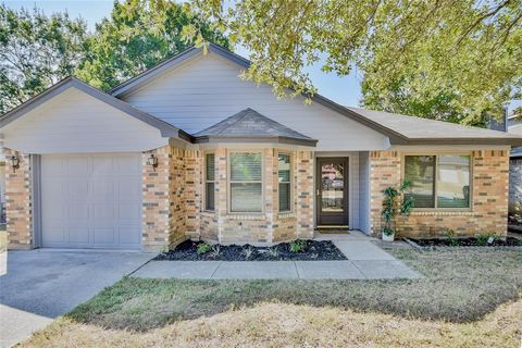 Photo of 10109 Pack Saddle Trail, Fort Worth, TX 76108 (MLS # 21092772)