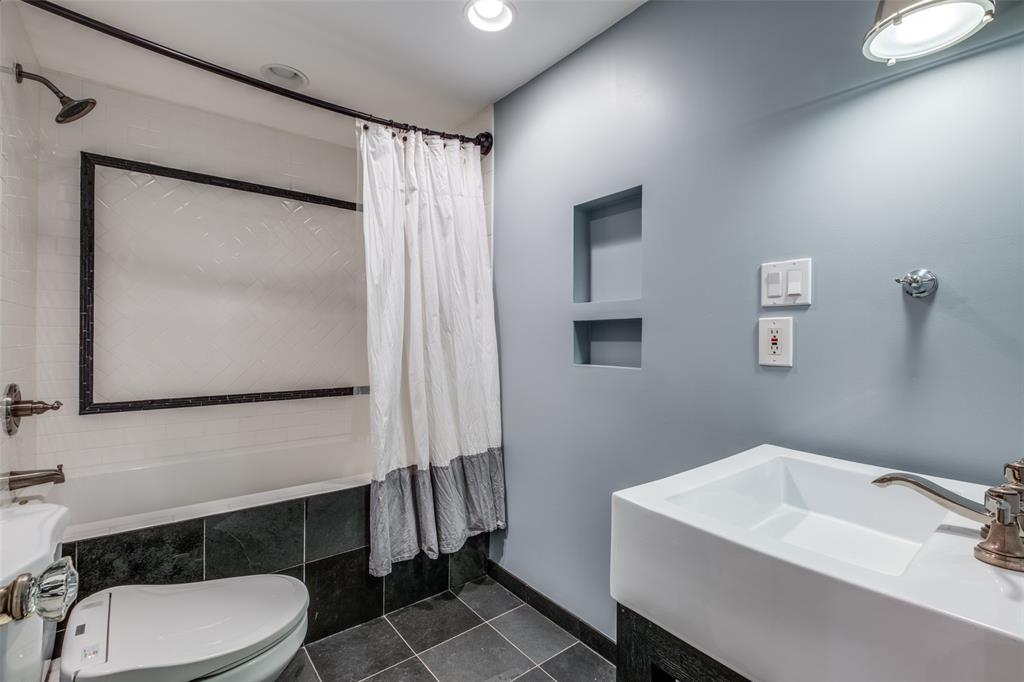 Hollywood 01 Instl - Residential