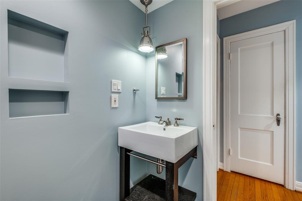 Hollywood 01 Instl - Residential