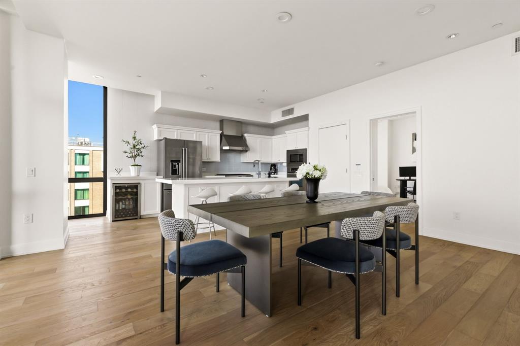 5656 N Central Expressway 801