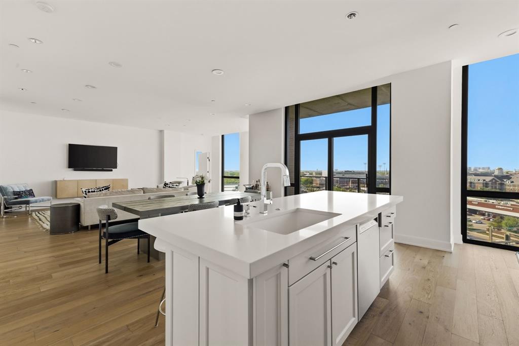 M Central Residences Condo - Residential