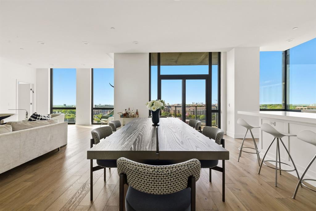 5656 N Central Expressway 801