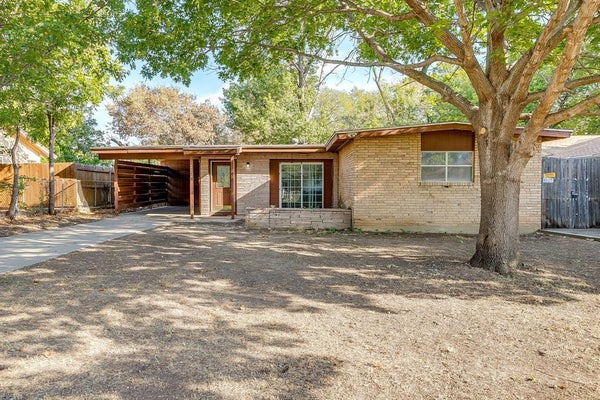 2904 CORDONE ST, FORT WORTH, TX 76133 - Image 1c9d0b22172c19e883f5e3efbe4b78b7/26458038
