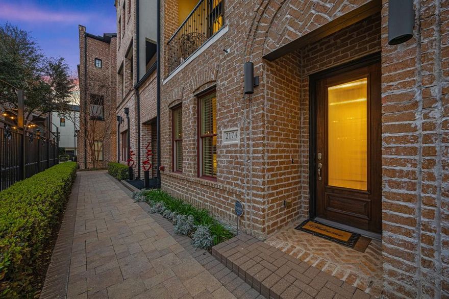 BREATHTAKING VIEWS from your private rooftop terrace in this sophisticated, one owner townhome ideally located in the Farmers Market district of downtown Dallas. This beautifully maintained interior home fronts the community pool, offering serene views from the 2nd level balcony.
Featuring 3 beds, 3 full baths, and 1 half bath, this exquisite home offers a spacious open concept living, kitchen, and dining area designed for both everyday comfort and effortless entertaining. Timeless architecture evokes the charm of a classic New York brownstone-style walk-up, blending sophistication with urban appeal. The community itself includes a sparkling pool and intimate park areas perfect for relaxation. The island kitchen offers abundant cabinetry, granite countertops, walk-in pantry, and gas cooktop. Sunlight streams through tall windows, while soaring 12-foot ceilings elevate the space with light and grandeur. The spacious living room features large, beautiful windows and offers direct access to the balcony. The large primary suite is a private retreat, featuring a spa-inspired bath with a walk-in shower, jetted tub, and walk-in closet. The 1st and 3rd floor guest bedrooms include their own ensuite baths. The spacious 2 car garage with epoxy flooring, storage closet, and built-in shelving provides convenience and protection for your vehicles from the elements. This chic townhome seamlessly blends comfort, elegance, and lifestyle in a truly prime downtown location. Enjoy quick access to major highways for easy travel to DFW International Airport and Love Field, along with premier destinations such as the Bishop Arts District, Uptown Dallas, and Deep Ellum. Exceptional walkability places you steps from the iconic Dallas Farmers Market for fresh local finds, Harwood Park with playground and green space, and Ruibals Plants for vibrant plants and flowers. Don’t miss this chic townhome with undeniable urban appeal, perfectly situated in an unbeatable location!