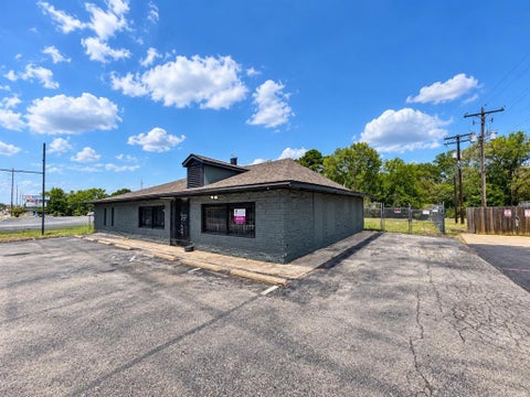 Photo of 4117 W Marshall Avenue, Longview, TX 75604 (MLS # 21391581)