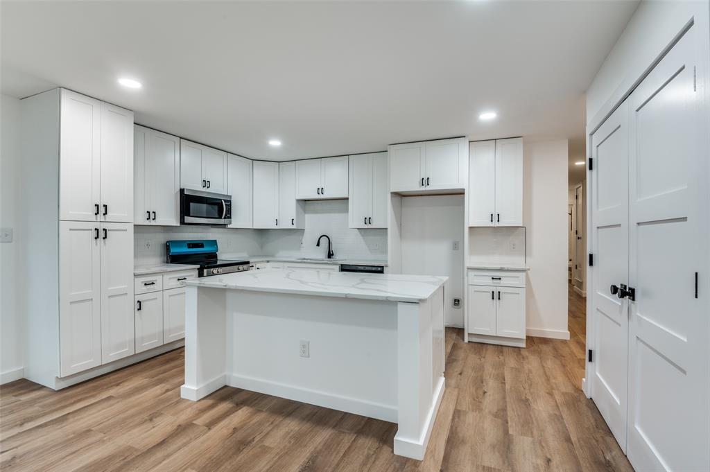 4404 Dove Creek Way