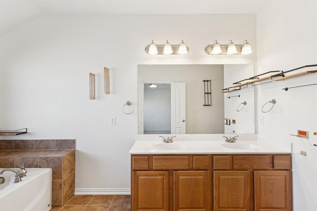 Chateaux Of Allen Twnhms The - Residential